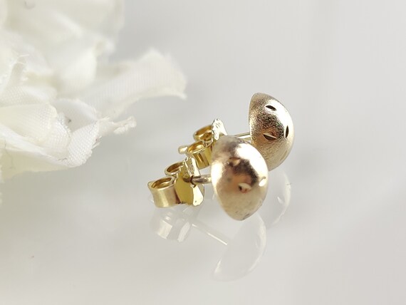 Beautiful gold earrings 333 - image 4