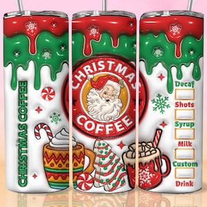 Könnte beinhalten: Ein weißer Becher mit einem roten und grünen Weihnachtskaffee-Design. Das Design zeigt einen Weihnachtsmann mit weißem Bart, einen Weihnachtsbaum und eine Tasse Kaffee. Der Text "Christmas Coffee" steht an der Seite des Bechers.