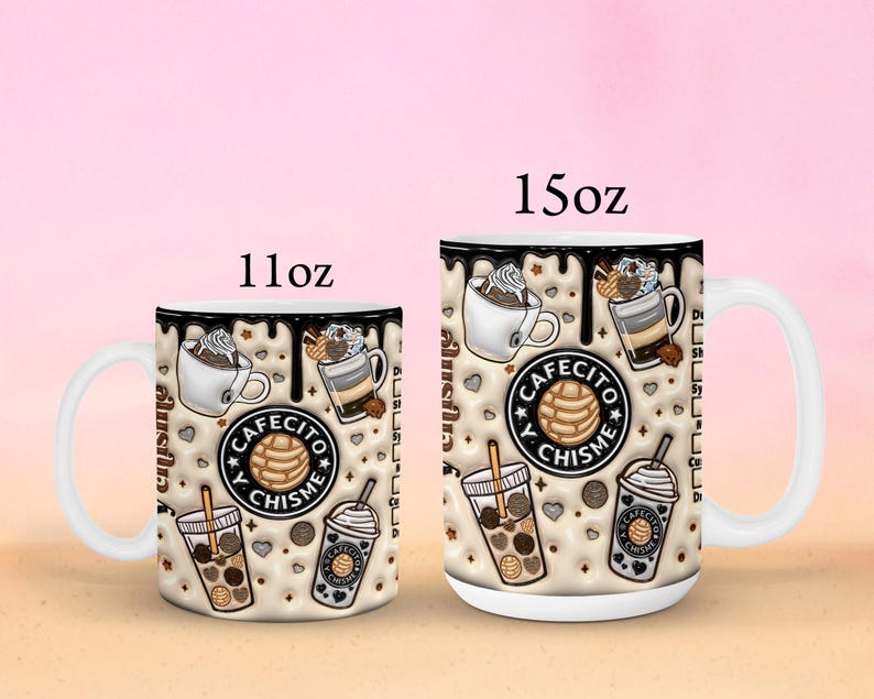 Puede incluir: Dos tazas de caf&eacute; de cer&aacute;mica blanca con dise&ntilde;os de goteo negro. Las tazas presentan una ilustraci&oacute;n colorida de bebidas de caf&eacute;, pasteles y el texto "Cafecito y Chisme". Las tazas est&aacute;n disponibles en tama&ntilde;os de 11 oz y 15 oz.