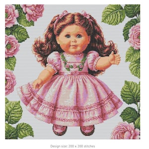 Puede incluir: Un patrón de punto de cruz con una niña pequeña con el pelo largo y castaño que lleva un vestido rosa y está de pie en un campo de rosas rosas.