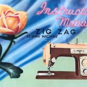 Pode incluir: Capa do manual de instruções da máquina de costura vintage com ilustração de rosa. A capa apresenta uma máquina de costura Zig Zag marrom e bege, com as palavras "Instruction Manual" em letras rosa neon.