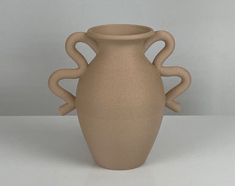 Medusa Table Vase in Natural Tan | Minimalist Home Decor | 3D Printed | Australian Made | Flower Vase | Housewarming Gift