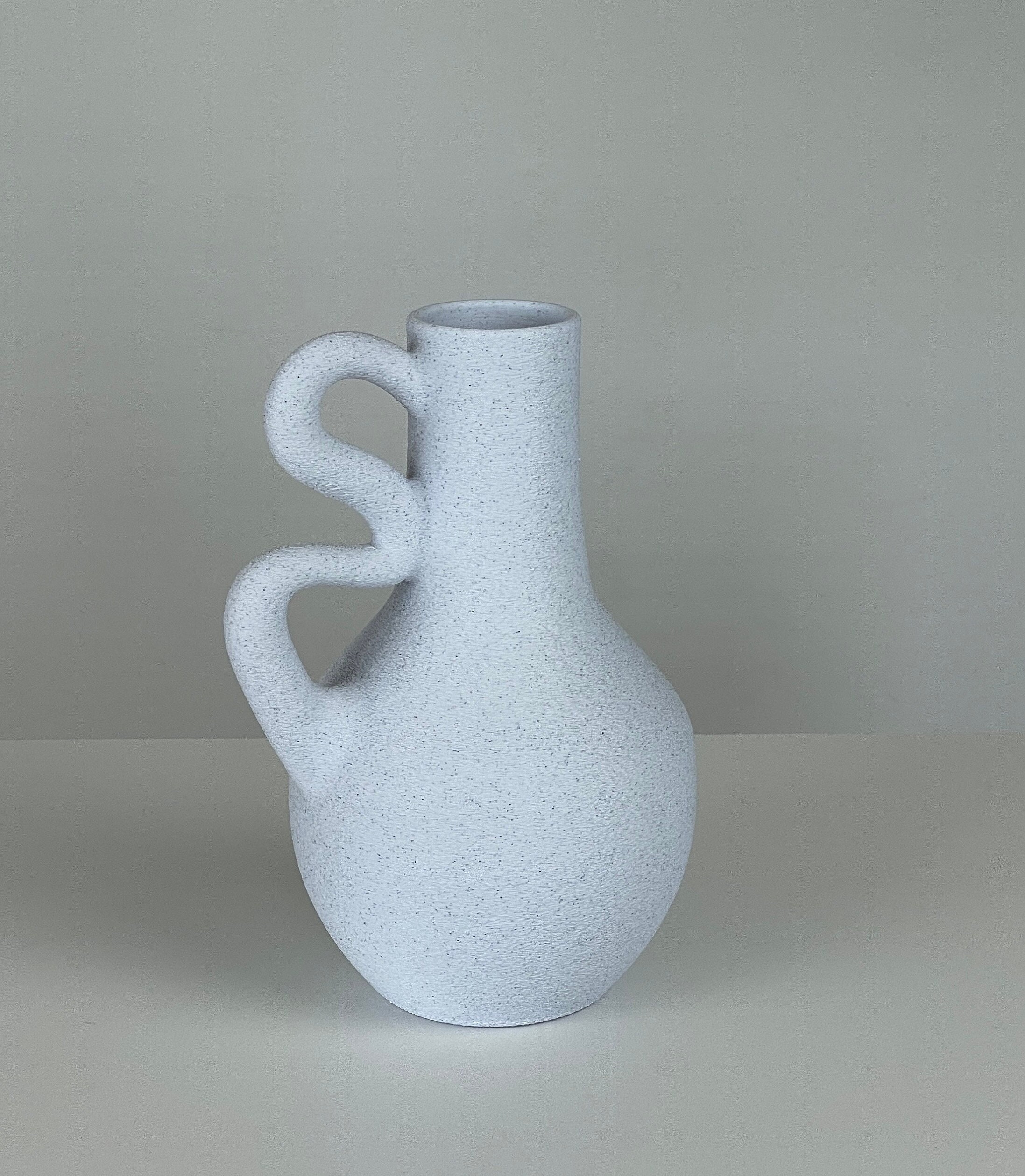 Vino Table Vase in Arctic White | Minimalist Home Decor | 3D Printed | Australian Made | Dry Flower Vase | Housewarming Gift
