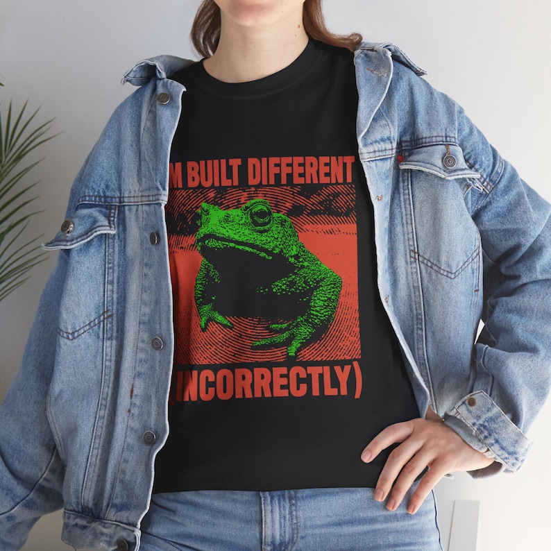 Camiseta de rana construida de forma diferente e incorrecta imagen 4