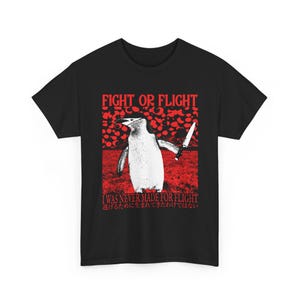 Fight or Flight Vintage japansk rolig pingvin T-shirt