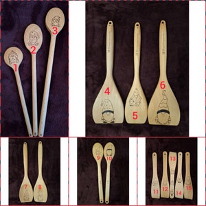 Könnte beinhalten: Set aus 15 Holzlöffeln mit Gnom-Motiven. Die Löffel sind in verschiedenen Größen und Formen, darunter traditionelle Löffel und Spatel. Die Gnome tragen alle rote Mützen und haben weiße Bärte.