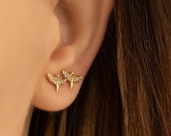 Złote minimalistyczne kolczyki-aniołki: srebrne kolczyki z cyrkoniami Pave Angel