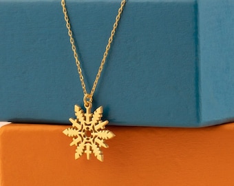 Unique Snowflake Necklace - Christmas Gift - Winter Necklace - Winter jewelry - Snow Necklace - Dainty Necklace - Gift for Her