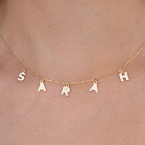 Collar de esmalte con nombre inicial personalizado - Regalo de Navidad - Collar con letras de nácar - Regalo personalizado - Joyas con nombre
