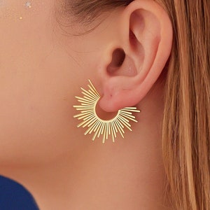 14K Sunburst Ohrringe - Weihnachtsgeschenk - 14K Gold Sunshine Ohrringe - Solid Gold Halber Sonnenstrahl Ohrringe für Frauen - Zierliche himmlische Ohrstecker