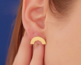 Clous d'oreilles demi-cercle - Cadeau pour elle - Clous demi-ronds creux faits à la main - Clous d'oreilles géométriques demi-cercle audacieux - Cadeau pour mère