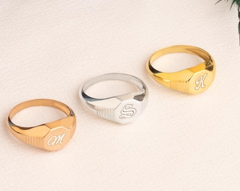 Gold Unisex Initial Signet Ring – Custom Engraved Letter Ring, Minimalist Personalized Jewelry