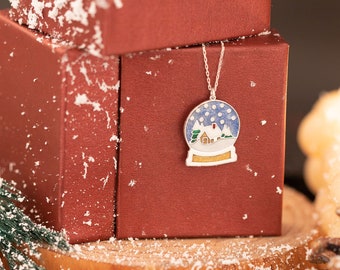Schneekugel-Weihnachtskette - Weihnachtsschmuck - Weihnachtsgeschenk - Geschenk für sie - Geschenk für Kinder - Zuhause in der Schneekugel-Halskette