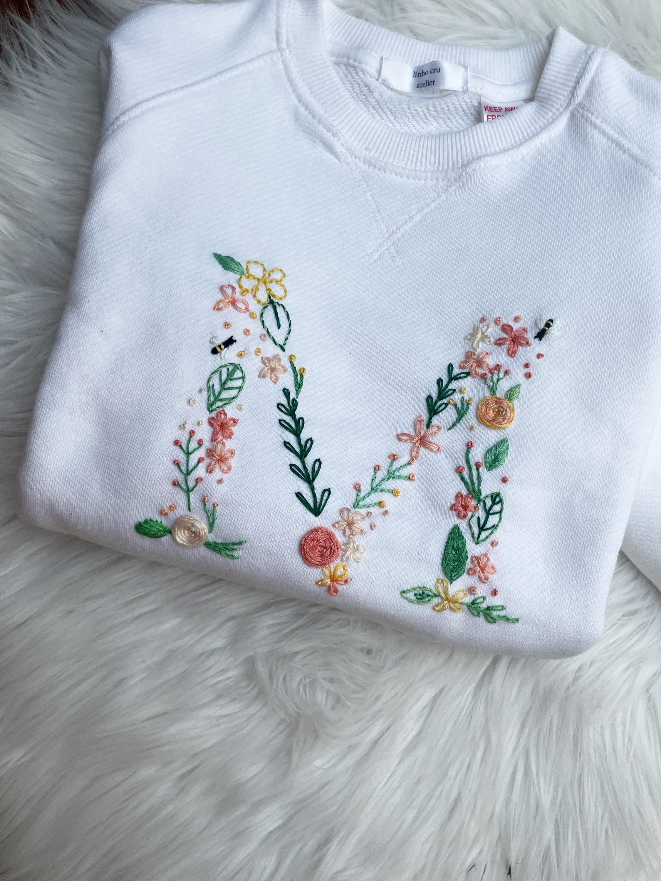 【GRAVER】Flower Dot Embroidery White Clip Sweatshirt UNISEX] White odd flower embroidery hoodie - GRAVER | 60