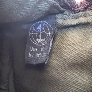 Bolso mini Brighton One World, tipo cubo, bandolera de piel trenzada marrón, estilo bohemio imagen 13