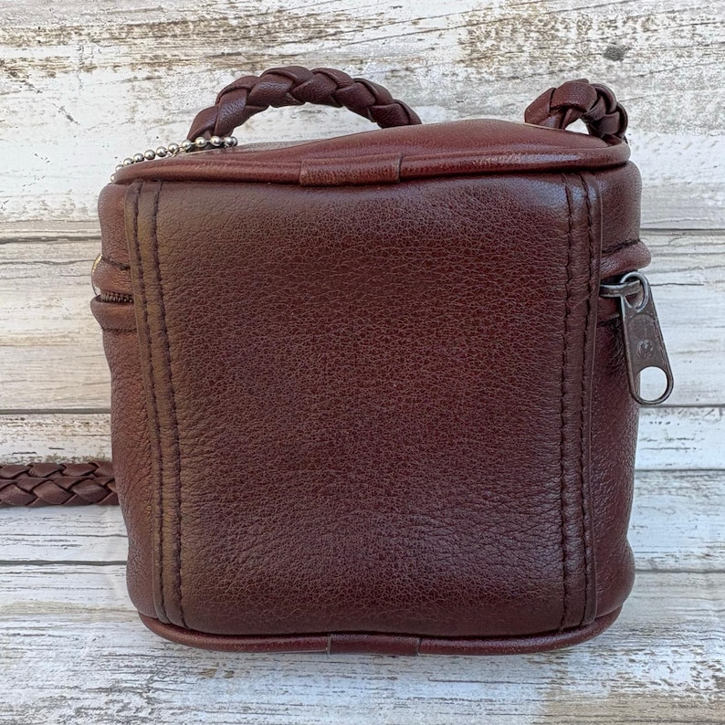 Bolso mini Brighton One World, tipo cubo, bandolera de piel trenzada marrón, estilo bohemio imagen 3