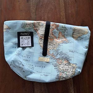 FLOWS Wetbag Lunchbag Rollbag Rollverschluss Krimskrams Outdoor Camping Weltkarte Reise unterwegs Knabbersachen