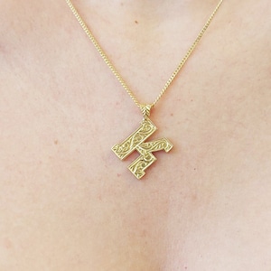 Collar minimalista con la letra K, colgante celta con K, colgante con dije de letra, colgante con la inicial K, joyería con el alfabeto, collar personalizado con el alfabeto