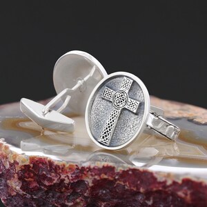 Oval Gold überzogene Manschettenknöpfe, silbernes christliches Kreuz Manschettenknöpfe, christlicher Schmuck, Geschenk für Vater