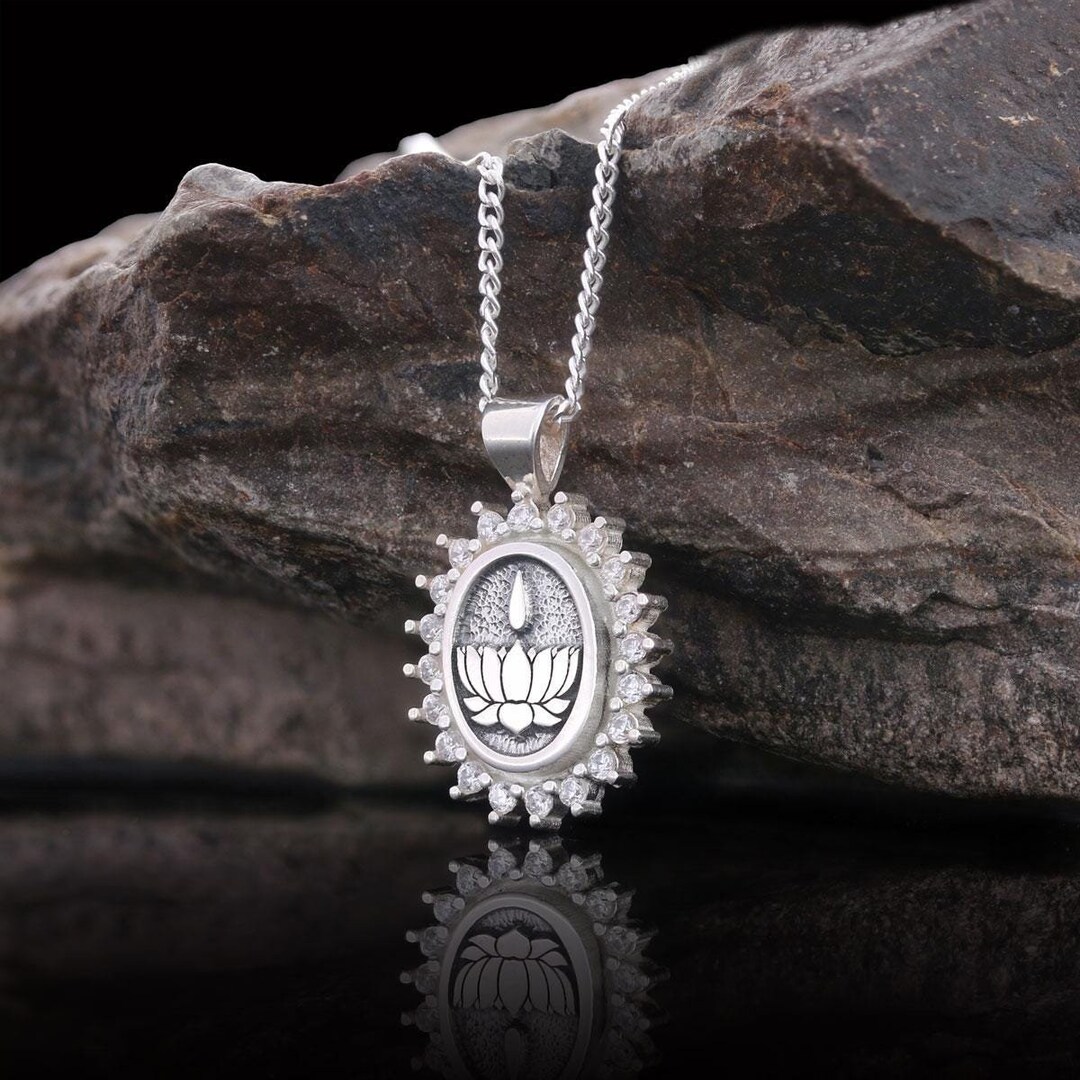 Collana con ciondolo a forma di fiore di loto: gioielli Chakra Yoga Boho