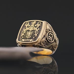 Familienwappen quadratischer Ring, angehobene keltische Familienring, Wappenring, personalisierter quadratischer Ring, kundenspezifischer Ring, Familienwappenring