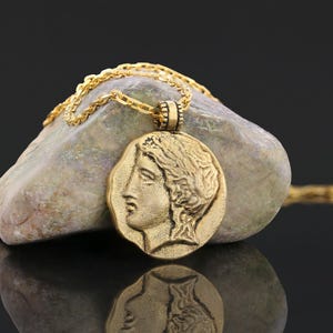 Collar de moneda griega de Apolo, colgante de moneda antigua, joyería griega, collar griego de Artemisa y ciervo, amuleto de la suerte, colgante de moneda, regalo para ella