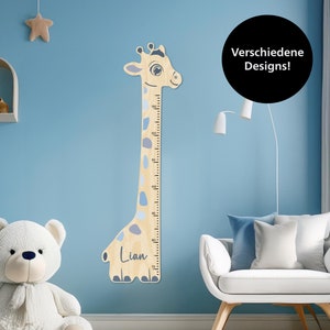 Hoogtemeter voor kinderkamers met een schattige houten giraffe in verschillende designs, eventueel gepersonaliseerd met een naam