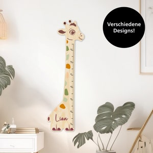 Messlatte für Kinderzimmer mit süßer Giraffe aus Holz in unterschiedlichen Designs, auf Wunsch personalisiert mit Name