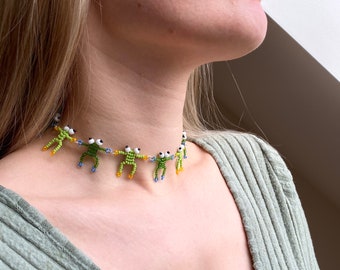 Green frog choker