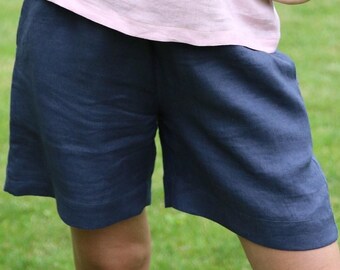 Wide fit Linen Shorts for women, Elastic high waist shorts with side pockets in navy blue
