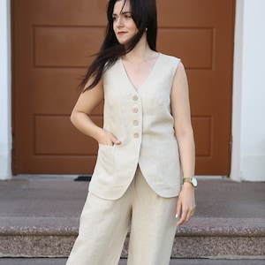 Costume en lin Cremona, tailleur-pantalon en lin sable pâle pour femme, ensemble gilet et pantalon pour une occasion spéciale - bal des finissants, mariage, anniversaire