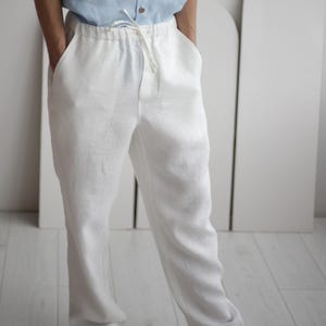 High-quality white linen pants FLORIDA with a classic design, featuring side pockets and a soft elastic waistband, perfect for summer casual wear.