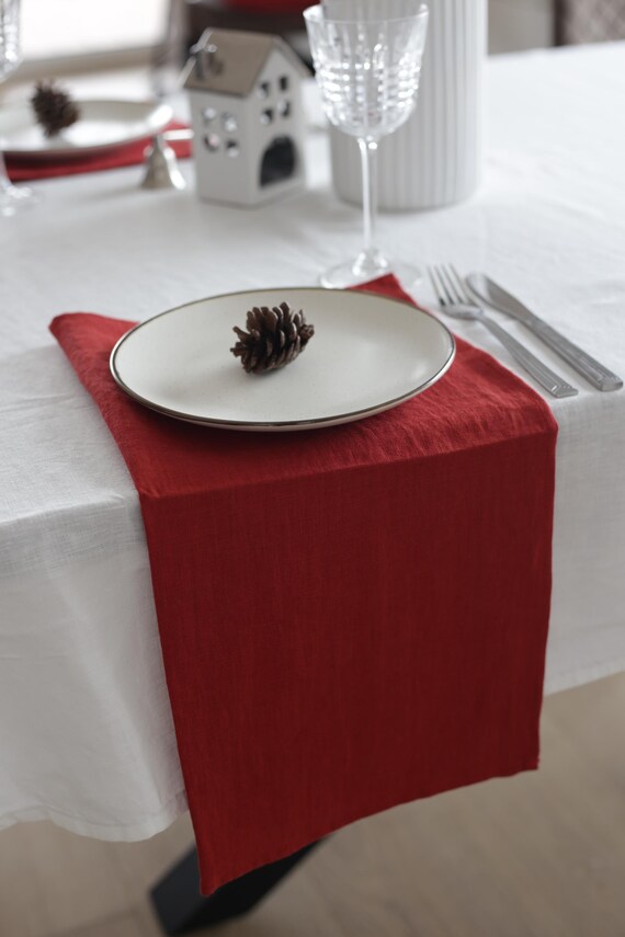 赤いリネンナプキン6枚セット：華やかなクリスマステーブル