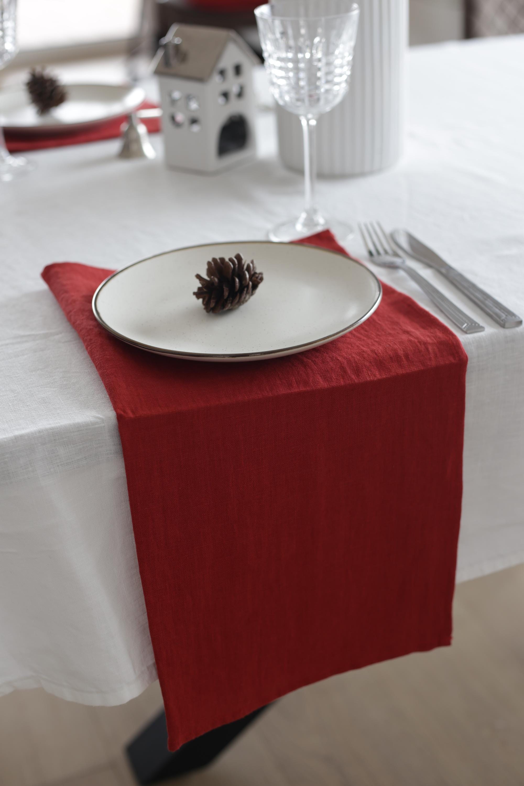 赤いリネンナプキン6枚セット：華やかなクリスマステーブル