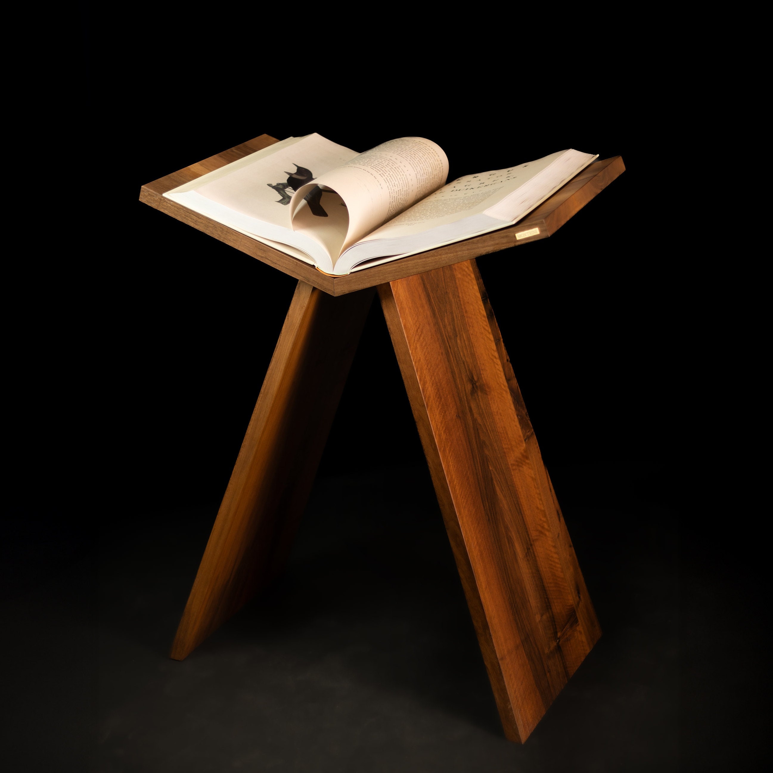 木製　古いブックスタンド　old book stand made of wood Large Book Stand, Book Table, Open Book Stand, Book Stand
