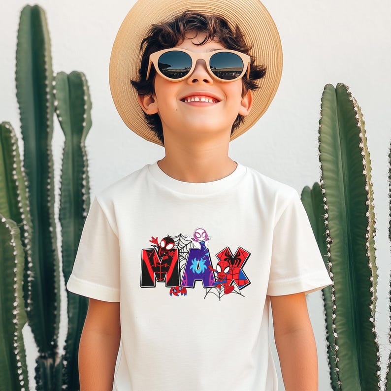 Camiseta personalizada de Disney Spider Hero y sus amigos, camiseta infantil con nombre personalizado y temática de superhéroes, camiseta para fiesta temática de superhéroes, regalo de Spider-Man. imagen 4