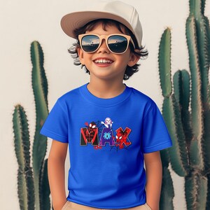 Camiseta personalizada de Disney Spider Hero y sus amigos, camiseta infantil con nombre personalizado y temática de superhéroes, camiseta para fiesta temática de superhéroes, regalo de Spider-Man. imagen 2