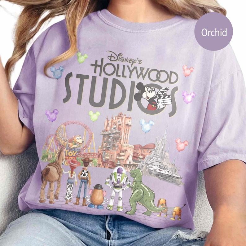 Może przedstawiać: Zestaw trzech ceramicznych kubk&oacute;w z nakrapianym, matowym wykończeniem. Kubki są w odcieniach kremu, jasnoszarym i ciemnoszarym. Każdy kubek ma prosty, minimalistyczny design.