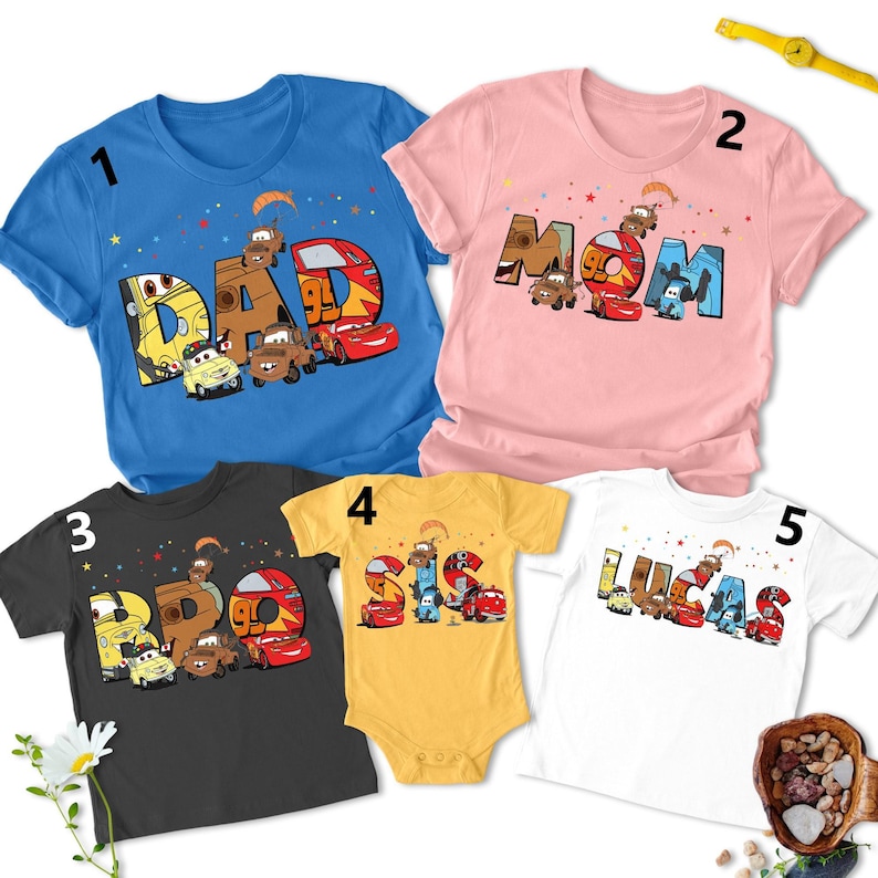 Camiseta personalizada con personajes de coches y alfabeto para viajes familiares, camiseta personalizada con nombre de equipo de carreras, temática animada para fiestas RE imagen 2