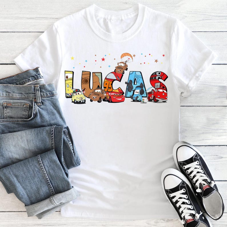Camiseta personalizada con personajes de coches y alfabeto para viajes familiares, camiseta personalizada con nombre de equipo de carreras, temática animada para fiestas RE imagen 3