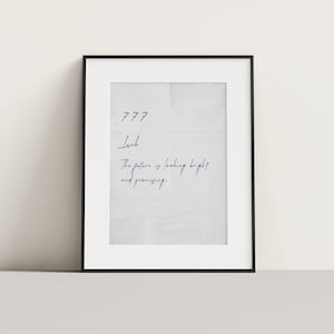 Luck Angel Poster Original Design 777 Angel Zahl Digital Download druckbare Wand Kunst Instant Download minimalistisch Dekor alte Buchstabe