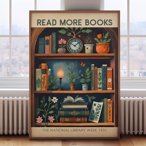 Może przedstawiać: Oprawiony plakat z napisem "READ MORE BOOKS" nad szczegółową ilustracją półki na książki. Półka jest wypełniona książkami, roślinami i zegarem. Na dole plakatu widnieje napis "THE NATIONAL LIBRARY WEEK 1931".