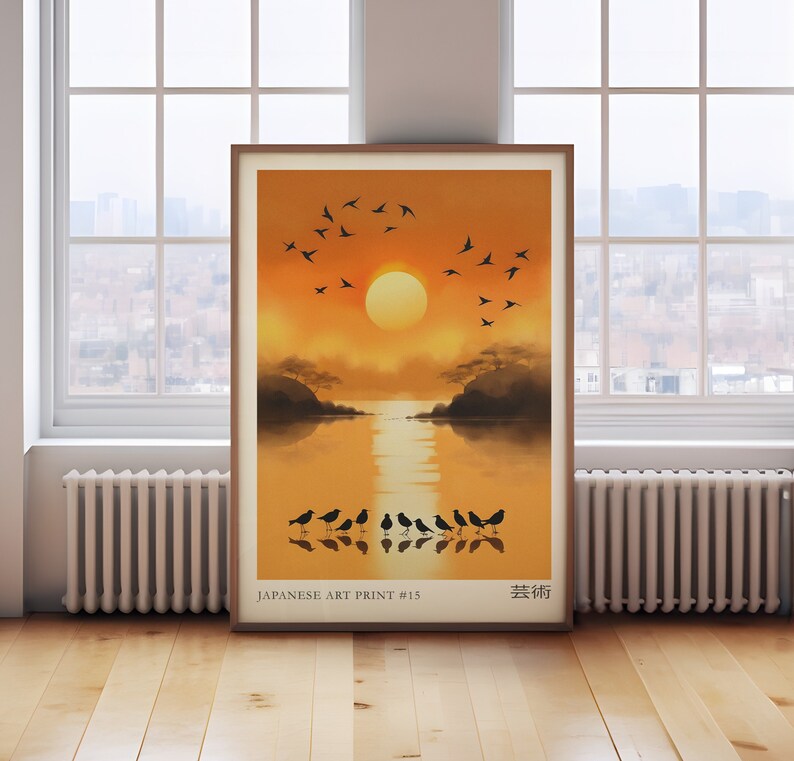 Puede incluir: Una impresi&oacute;n de arte japonesa con una puesta de sol sobre una masa de agua. La impresi&oacute;n presenta una bandada de p&aacute;jaros volando en formaci&oacute;n, un gran sol naranja y dos peque&ntilde;as islas. La impresi&oacute;n se titula "Japanese Art Print #15" y tiene la palabra japonesa "蒼荷" escrita en la esquina inferior derecha.