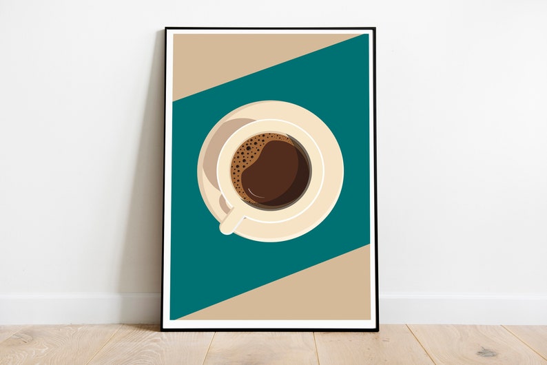 Pu&ograve; includere: Un'illustrazione incorniciata di una tazza di caff&egrave; con liquido marrone e schiuma su un piattino bianco. Lo sfondo &egrave; di colore turchese e beige.