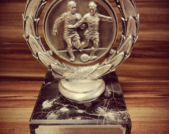 Trophée de football, bouclier et gravure au besoin