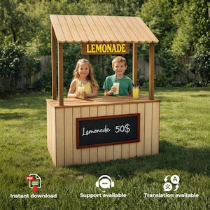 Puede incluir: Un puesto de limonada de madera con techo de listones, un letrero amarillo con el texto LEMONADE y un panel frontal de pizarra negra con el texto escrito a mano Lemonade 50$. La estructura tiene un acabado marrón claro y diseño de tablones.