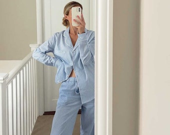 Ensemble pyjama femme en coton bio à rayures bleues et blanches