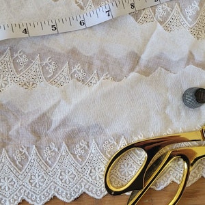 Milk White Broderie Anglaise Lace, Pointed Scalloped Edge and Floral Design, 100% Cotton, lightweight, Vintage Style Trim