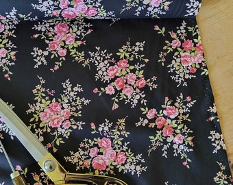 Tissu popeline 100 % coton Rose & Hubble, au demi-mètre, motif floral vintage noir et rose avec roses