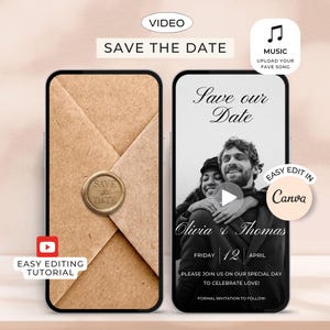 Puede incluir: Un diseño de invitación de boda digital que se muestra en la pantalla de un teléfono inteligente. El lado izquierdo muestra un sobre marrón con un sello dorado. El lado derecho presenta una foto en blanco y negro de una pareja con el texto "Save our Date".